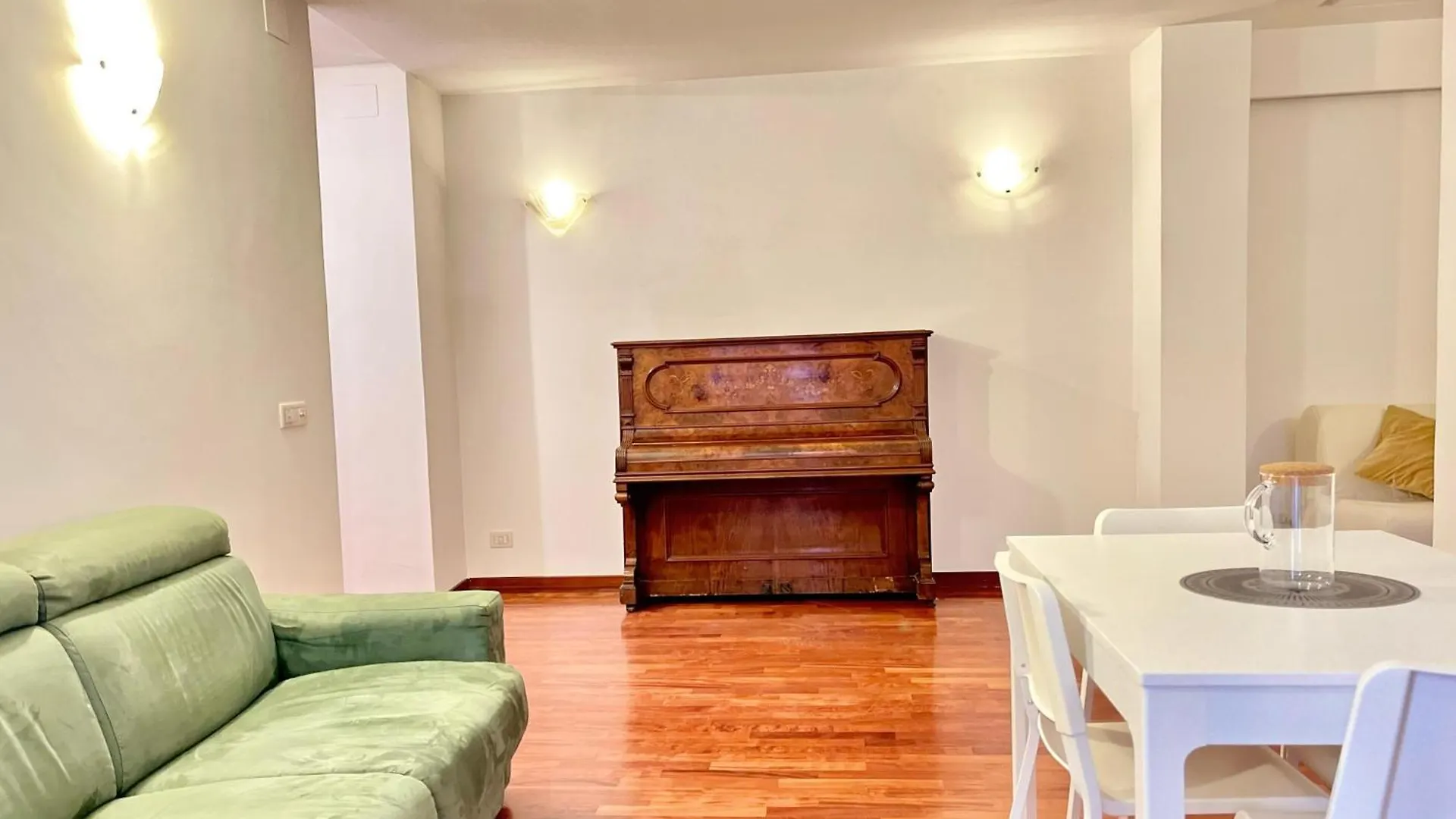 House In Trastevere Portaportese Rome Italy